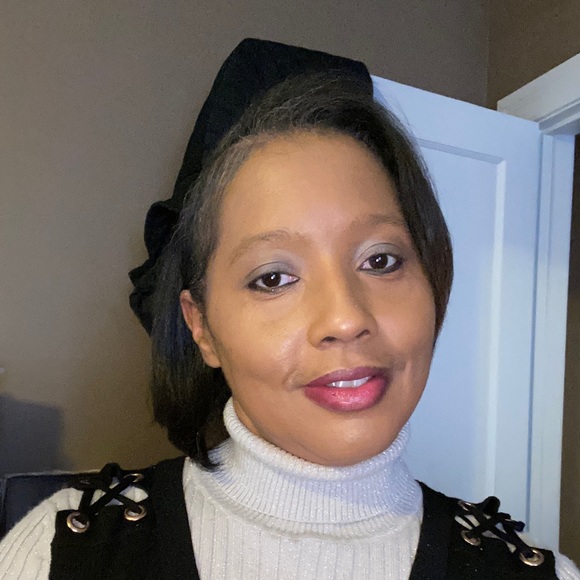 Meet your Posher, Nikkita - Picture 3 of 5